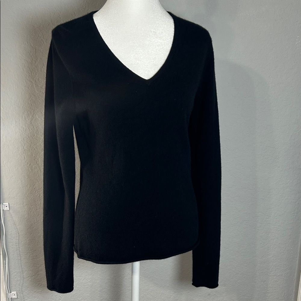 Celeste women Elegant Black V-Neck Sweater Size S 100% Cashmere.